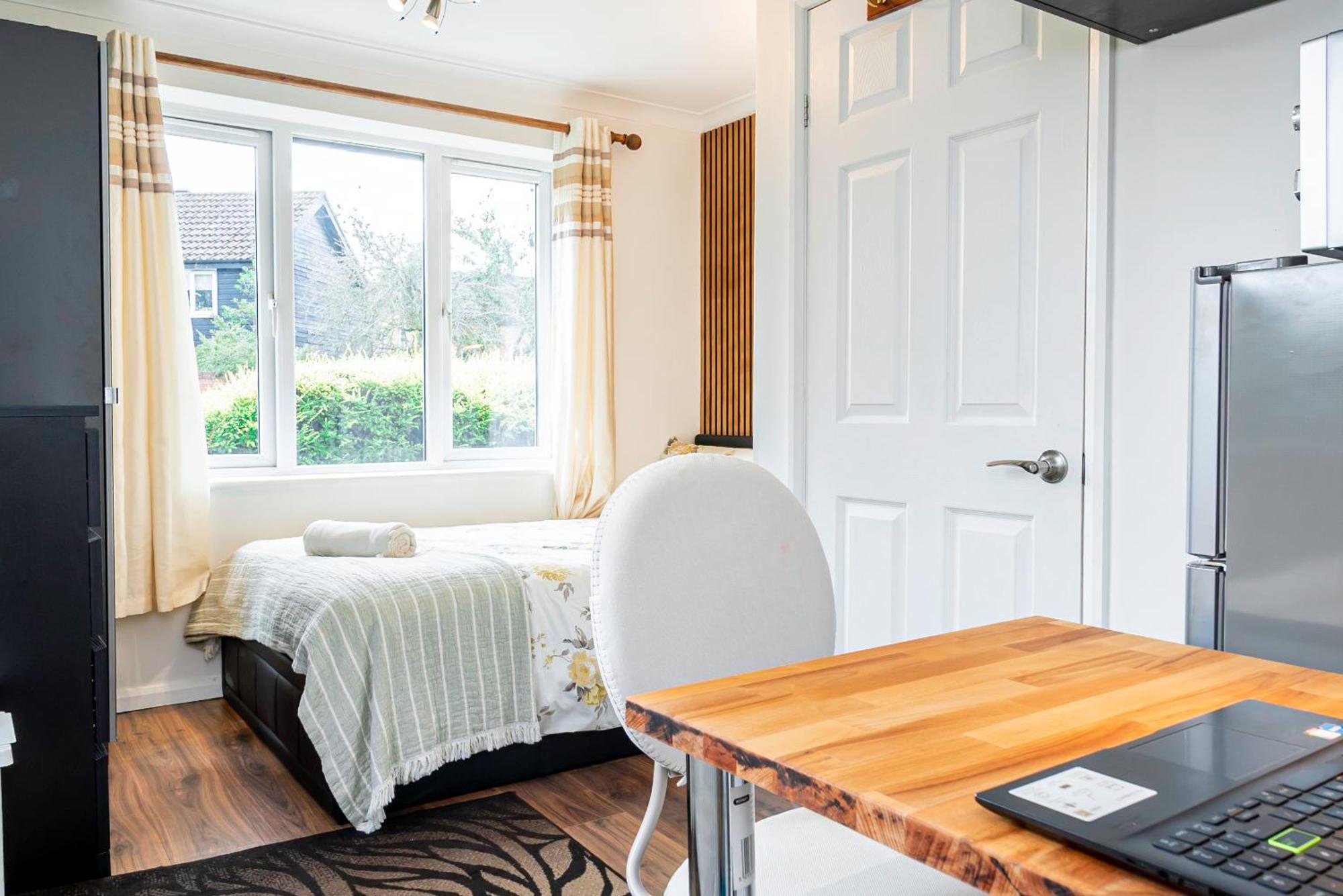 Earley Luxury Ensuite Room With Private Entrance Reading Exterior foto